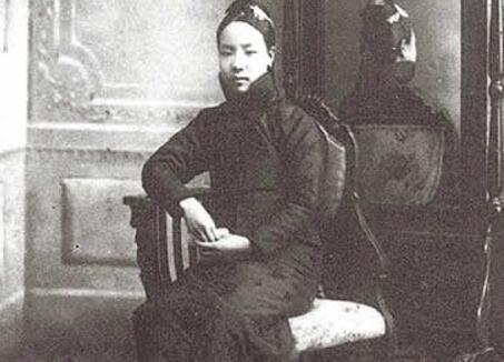 7岁的他写信向父亲要钱，父亲同事看信后：把我