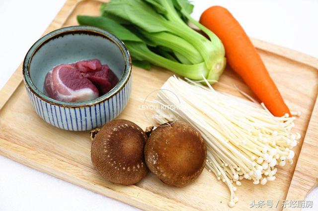 入秋后多喝这道汤，颜色丰富，清润补水，还不会长胖