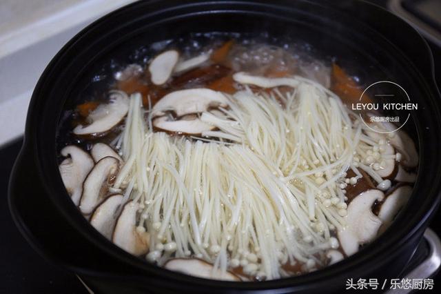 入秋后多喝这道汤，颜色丰富，清润补水，还不会长胖