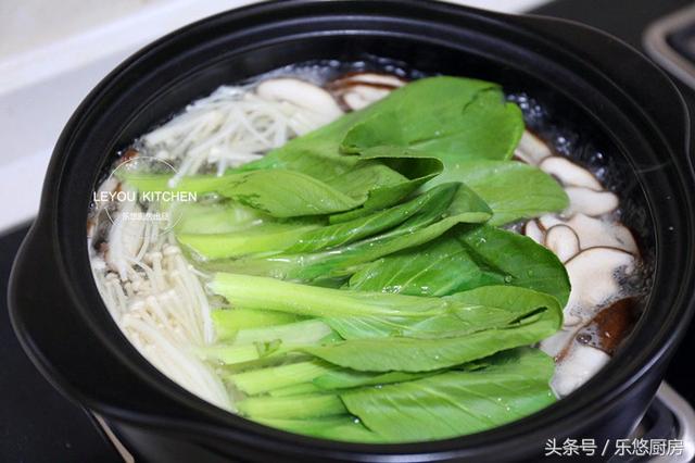 入秋后多喝这道汤，颜色丰富，清润补水，还不会长胖