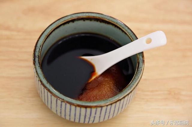 不用开火，几步做出的鸡肉，好吃到想舔手指，关键就是那碗料汁