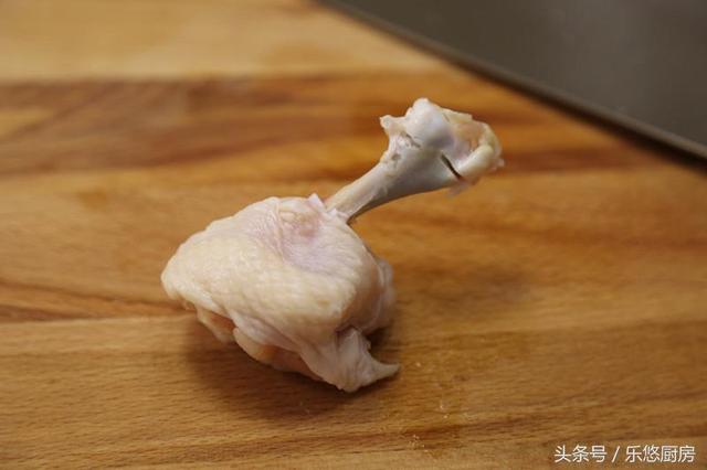 不用开火，几步做出的鸡肉，好吃到想舔手指，关键就是那碗料汁