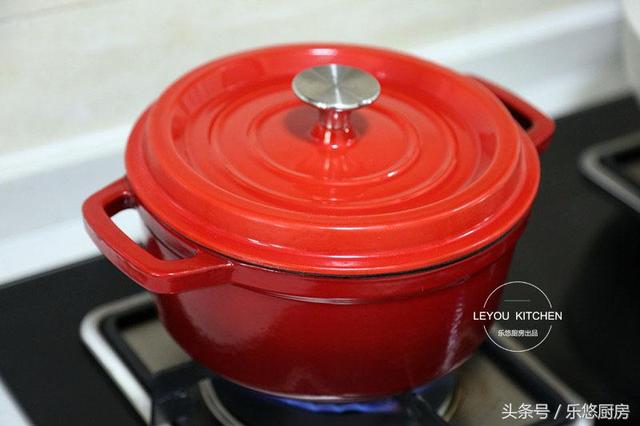 鸡翅根，肉多骨头少，十几块钱做一盘，孩子最喜欢，连吃好几个