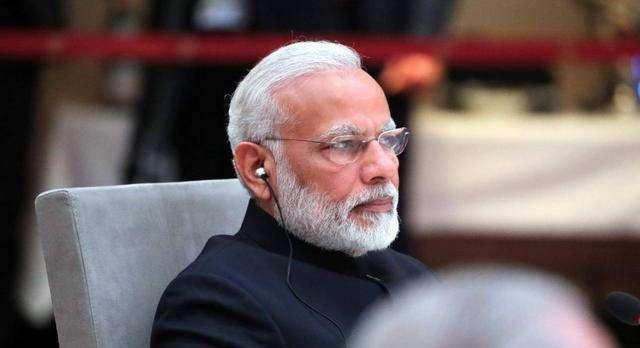 印度儿女多奇志，不爱口罩爱机枪，每年花大价钱从国外进口武器