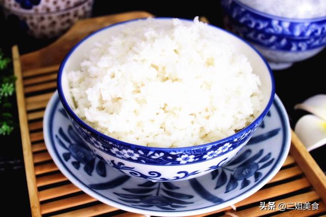 蒸米饭，冷水放大米是错的！大厨：知道这3点，米饭更加香软可口
