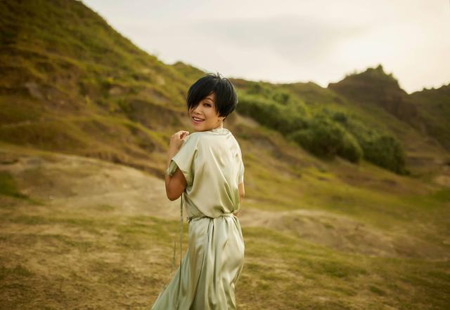 歌手陈明下嫁日本户籍并没有变，为什么网友还喷她，回家做饭去