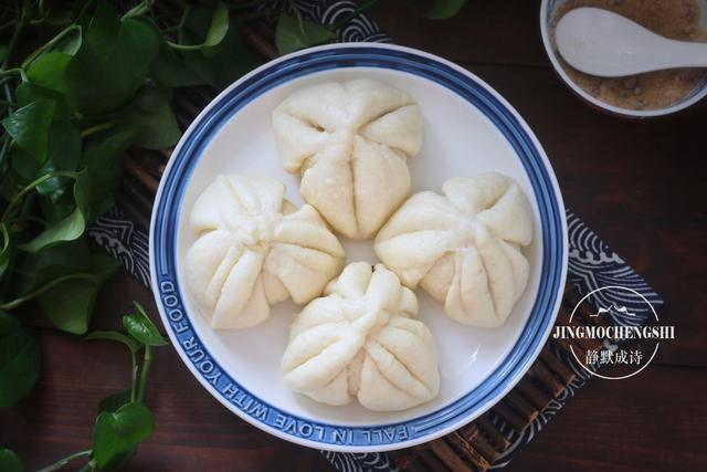 儿时最爱的糖三角的做法，不流糖不开裂，巧用筷子做出新花样