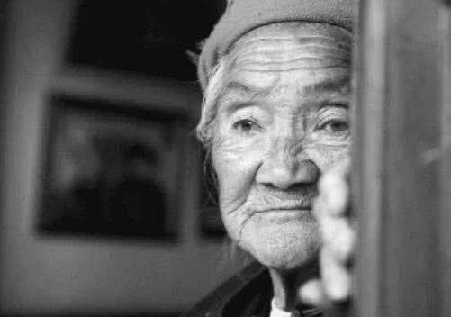 他15歲偷偷參軍抗日，71年后，86歲見到106歲母親，母親當(dāng)晚去世