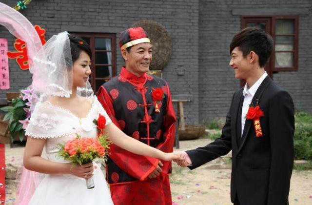 宋妍霏官宣分手暗指出轨，短发女疑似前女友白雪，张一山保持沉默