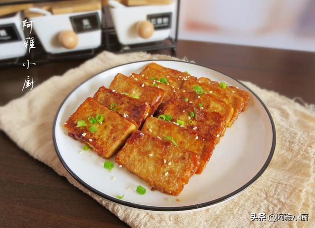 豆腐这样做，外酥里嫩嘎嘎香，成本不足2元钱，全家吃的过瘾