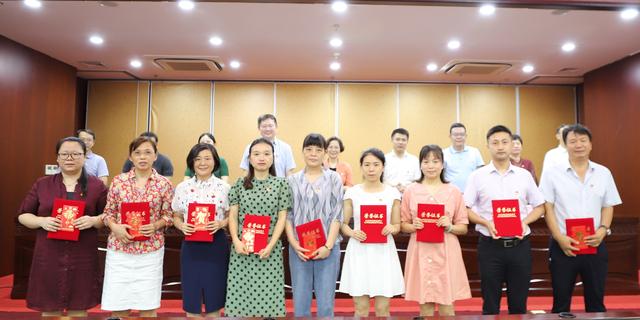 南昌市洪都中医院举行庆祝建党99周年暨"七一"表彰大会