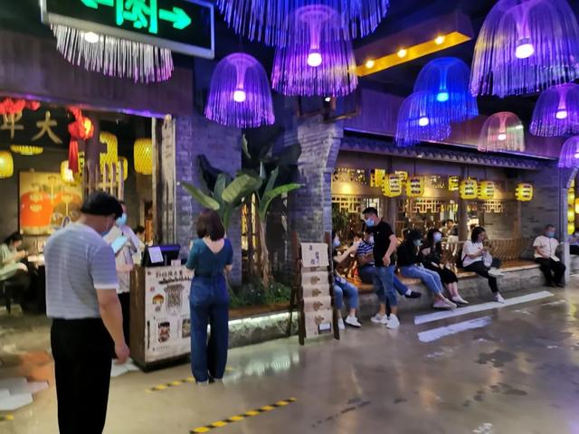 疫情下北京大学周边店铺的生存实况——亏损、