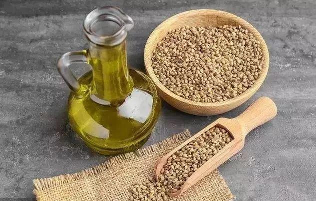 巴马地区的人常年食用这种油，百岁老人到处都是