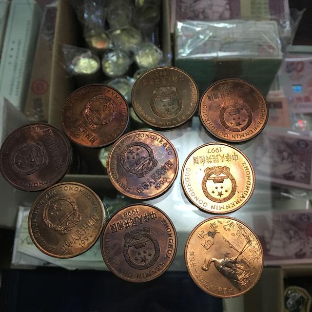家里收藏的纪念币和钱币，知道怎么保存吗？学学啦