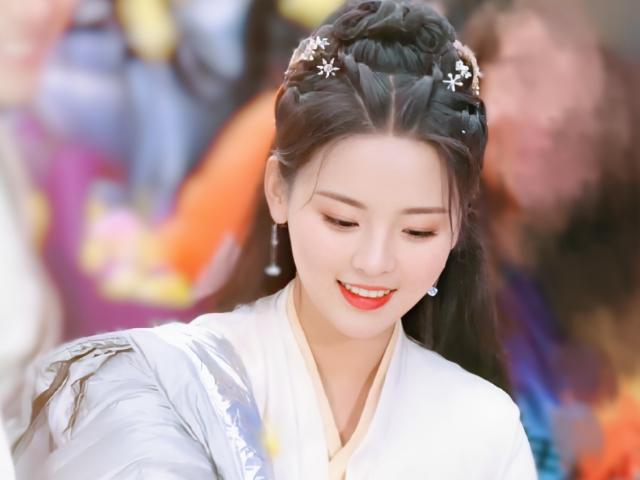 箭少女古装秀，杨超越仙气、孟美岐霸气，看到