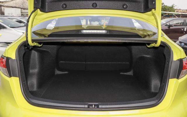 “低价高配”丰田车，凯美瑞的品质，油耗2毛