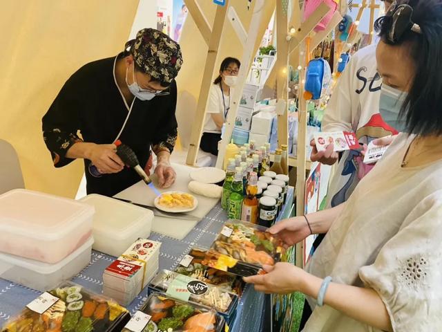 商场“接招”地摊经济，不但hold住而且还火了？