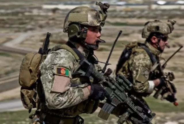 特种兵为什么要背个大包作战？原来这里面有这