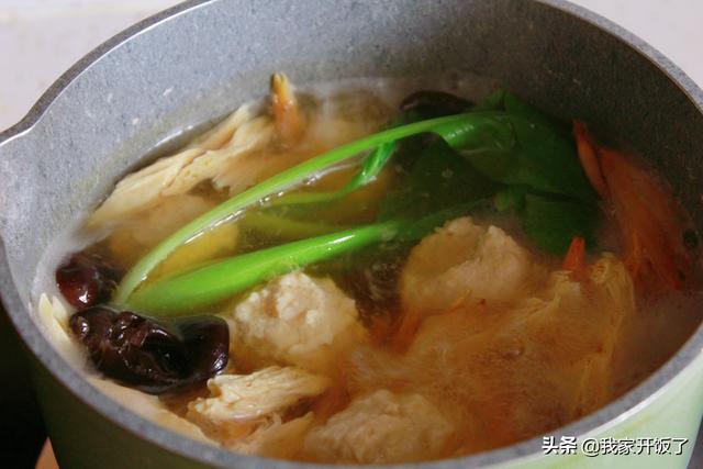 减肥小姐姐爱喝的丸子汤，无油烟，高蛋白，滋味鲜美，好喝又实惠