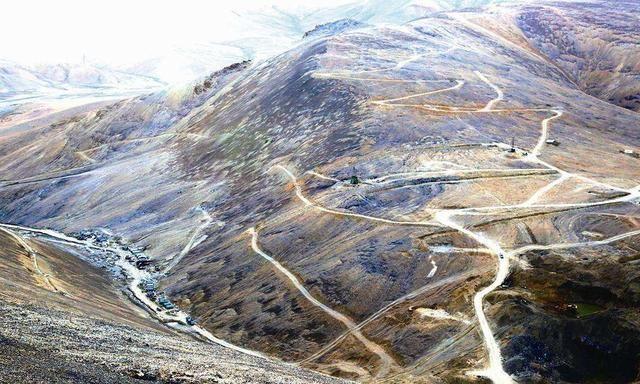 中国东北挖出秘密重宝，9名院士一锤定音，西方