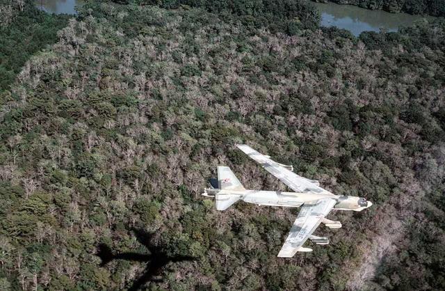 飞行员报告：在B-52轰炸机上飞行和战斗