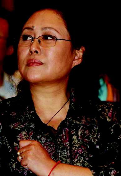 斯琴高娃两段失败婚姻，儿子入狱，嫁给外国人后怎么样了？