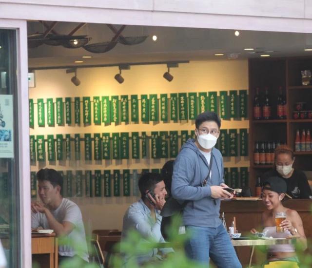 霍启刚一有时间就与郭晶晶腻在一起 难怪婚后两