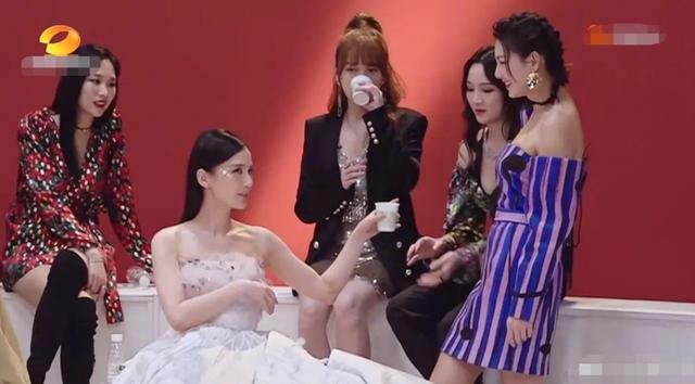 黄圣依黑历史被扒，海陆吃瓜点赞，网友纷纷为其澄清：肯定是手滑