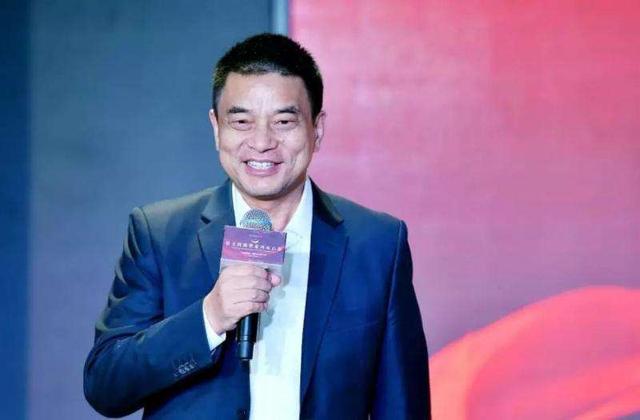 最富有的四川人：他给妻子2000万零花钱，妻子却