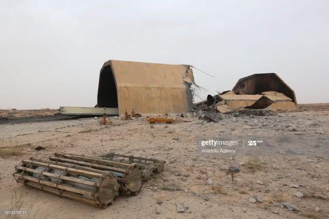 利比亚一军事强人被打惨，重要基地被对手占领，部队狼狈撤离首都