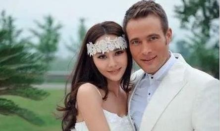 吴奇隆：先抛弃初恋，婚内被"绿"，后娶小17岁娇妻成为人生赢家