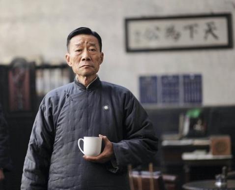 这是一位老戏骨，患病仍坚持拍戏，片酬还没有