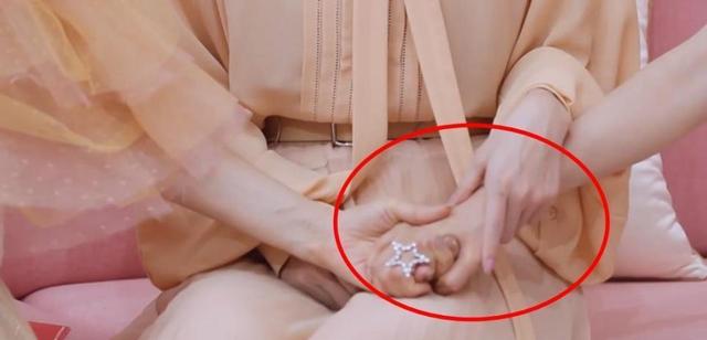 张萌要请许飞演戏，不顾朋友的忠告，万茜和吴