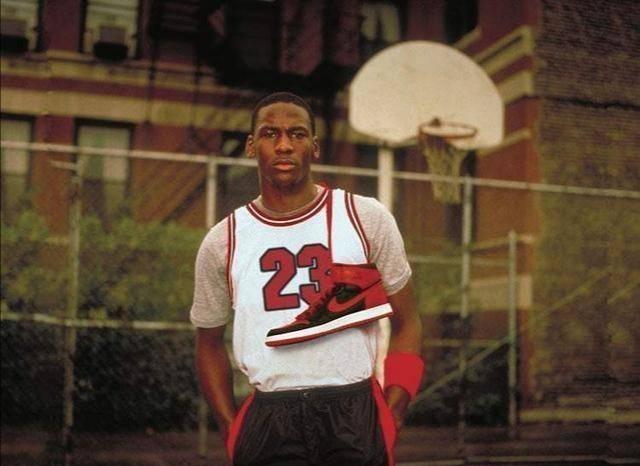 被NBA明令禁止的幾種裝備，喬丹AJ鞋都被禁，甚至連搞髮型也不行