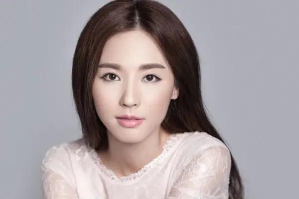 24岁未婚先孕，与影帝丈夫相爱10年分道扬镳，如