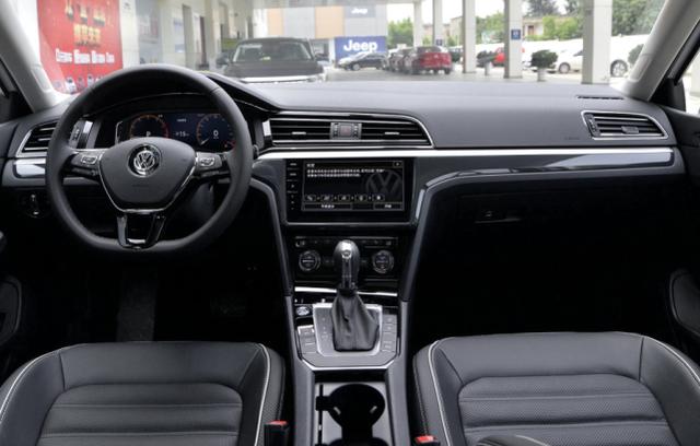 大众凌渡来了，比本田思域更好看，百公里油耗5.4L，14.29万起