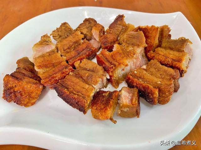 在家如何做广式脆皮烧肉？这3点是关键，皮脆肉嫩，香浓又美味
