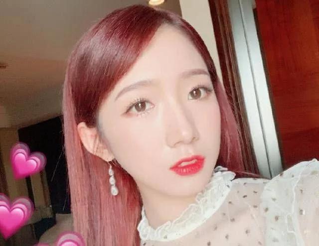 程潇不能没有刘海，孟美岐不能不画眼线，鞠婧祎不能没有什么呢？