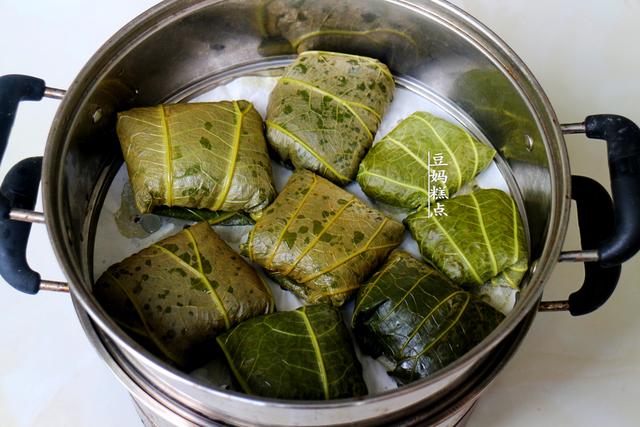 三伏天外出，遇到这叶子摘2片，一包一蒸，香到流口水