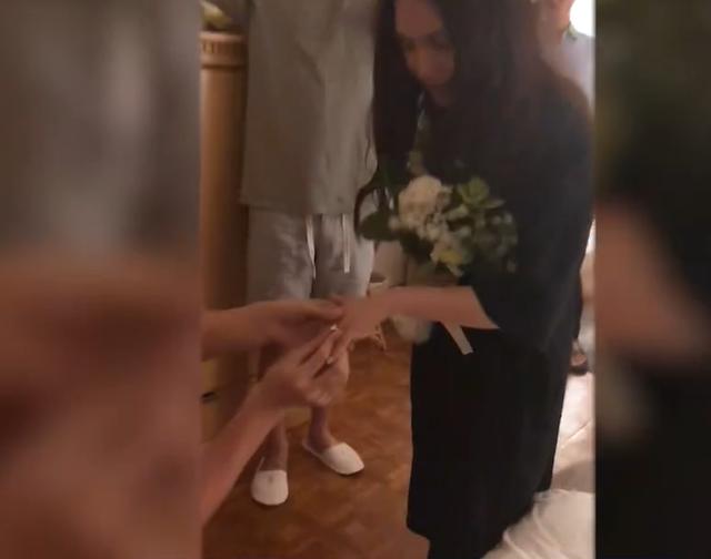 李荣浩35岁生日小情侣互诉衷肠，杨丞琳首晒求婚视频甜蜜满满