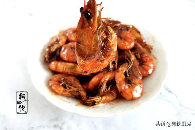 爱吃虾做不出好味道，按照这做法，让人胃口大开，连皮都吃掉