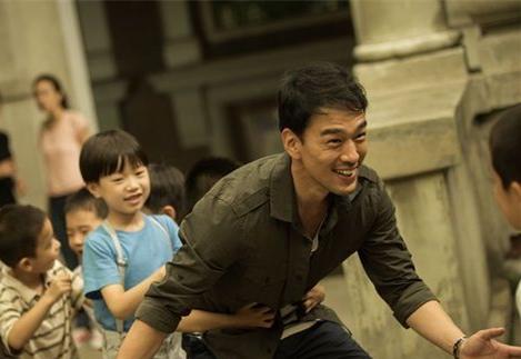 21岁出道37岁才出名，与妻子恩爱多年，今演技被认可非常低调