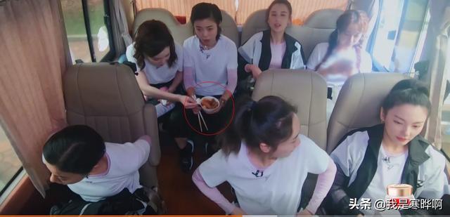 蓝盈莹素颜出镜，不及万茜的素颜状态，白冰和郑希怡诉说减肥史