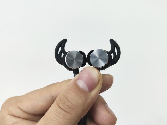 戴Airpods运动怕跑着跑着就消失了？南卡挂脖式耳机再也不怕丢