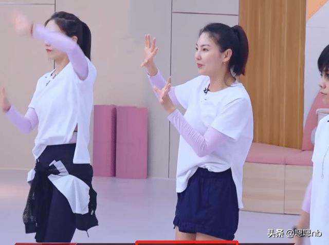 《浪姐》许飞跳舞滑倒，谁注意到刘芸的举动？暴露素养了
