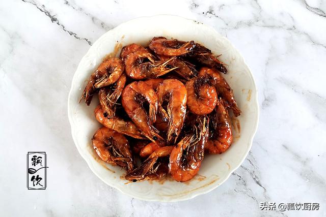 爱吃虾做不出好味道，按照这做法，让人胃口大开，连皮都吃掉