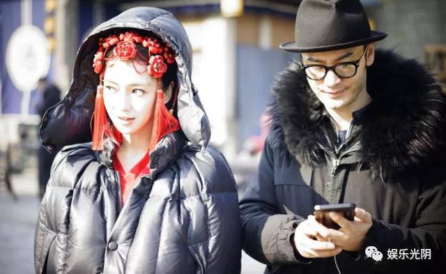 “张萌撩黄晓明”上热搜，杨颖当天两条微博连