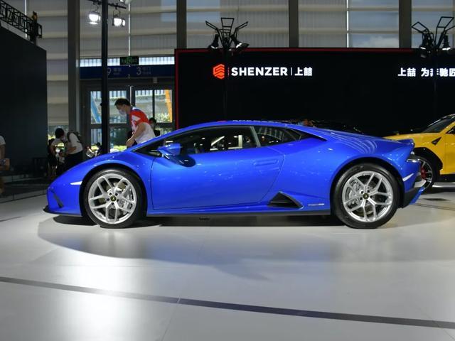 最“亲民”兰博基尼配5.2L V10自吸，这也许是你离它最近的一次