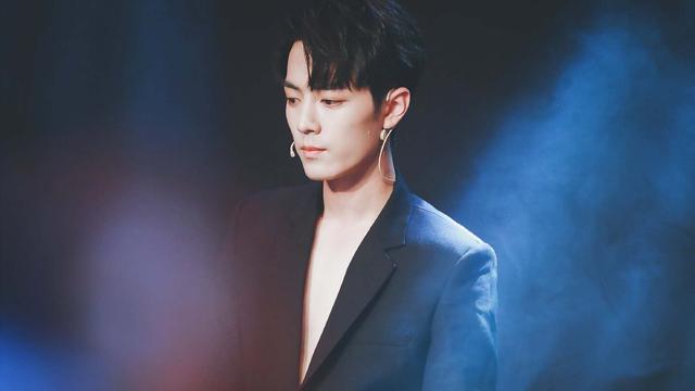 肖战再获“力挺”，金扫帚奖“翻车”，两大导演公开支持肖战