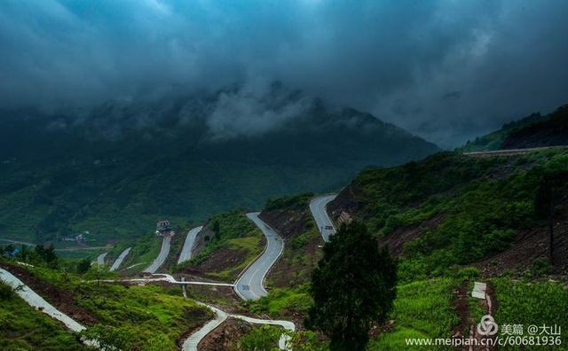 游家乡古叙扶贫公路：古蔺王大山观赏路段｛十一弯十一拐｝有感